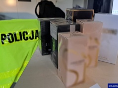 Chciała pachnieć luksusem, a skończyła w kajdankach
