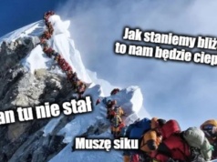 Prawie tysiąc osób utknęło na Evereście z powodu śnieżycy, część została już ewakuowana