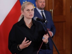 MEN zmienia szkołę, ale nie Polaków. Sondaż nie zostawił suchej nitki na Nowackiej