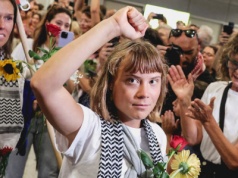 Sterczewski i Thunberg w izraelskim więzieniu: przemoc, pluskwy, brak wody
