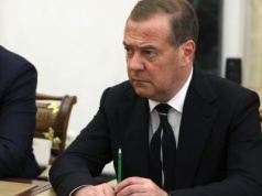 Drony nad europejskimi miastami. Miedwiediew: Drżą ze strachu jak stado głupich zwierząt