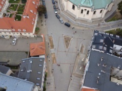 Ruszyły prace przy przebudowie ul. Tumskiej. Powstaną gazony i nowe nasadzenia