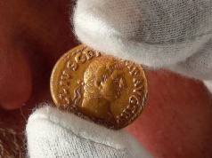 Emeryt odnalazł skarb warty fortunę. Ruszył w poszukiwania z wykrywaczem metali