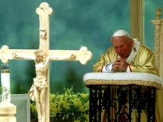 Jan Paweł II: różaniec ma tę samą głębię co modlitwa Maryi