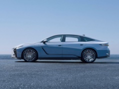 Nowy Lexus ES urósł do rozmiarów Mercedesa Klasy S. Teraz także jako elektryk i z AWD
