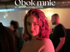 Aleksandra Kasperek prezentuje emocjonalny singiel „Obok mnie”