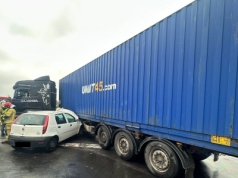 Wypadek na DW 182, poszkodowany mężczyzna przewieziony do szpitala
