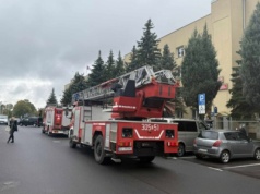 Alarm pożarowy w budynku Urzędu Miasta. Na miejscu 4 zastępy strażaków