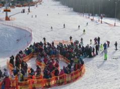 Zimowe ferie 2026 podzielone na trzy tury. Nowy podział województw i daty