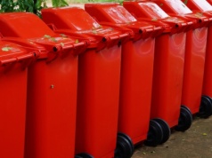 Wchodzą czerwone pojemniki na odpady. Trzeba bardzo uważać przy wrzucaniu