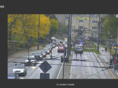 Zderzenie tramwaju z osobówką. Uruchomiono komunikację zastępczą
