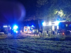 Auto wjechało w grupę nastolatków na Kaszubach. Jeden chłopiec nie żyje, drugi bez nogi, sprawca uciekł