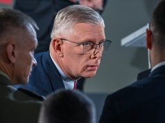 Sławomir Cenckiewicz nie może uczestniczyć w niektórych spotkaniach NATO. 