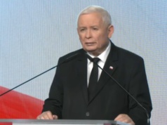 Kaczyński zwołuje na sobotę protest na Placu Zamkowym. Chodzi m.in. o pakt migracyjny