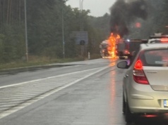 Zielona Góra. Pożar ciężarówki, wszystko w ogniu