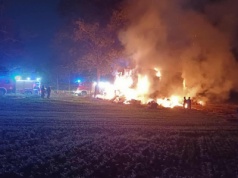Dwie sterty balotów płonęły tej samej nocy w jednej gminie. Przypadek czy podpalenie?