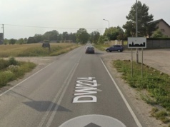 Wjechał w czterech nastolatków i uciekał. Niebezpieczny odcinek drogi wygląda jak prosta startowa