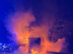 Potworny pożar na A7 w Niemczech: Ciężarówka stanęła w płomieniach – Autostrada zablokowana