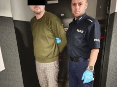 Nietrzeźwy 38-latek zaatakował policjantów — znieważył i naruszył ich nietykalność