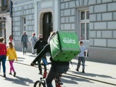 Rynek delivery walczy z unijnymi dyrektywami: „doprowadzą do monopolu”