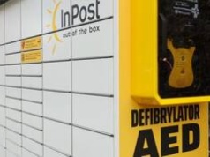Paczkomaty mogą uratować życie. Na wybranych maszynach zawisną defibrylatory AED