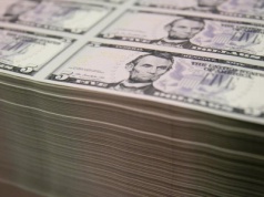 Deficyt budżetowy USA niemal nie zmienił się w minionym roku. Wyniósł 1,8 bln USD pomimo ceł Trumpa