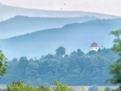 Tajemniczy zamek i kapliczka na wzgórzu. Odkryj uroki Gryfowa Śląskiego