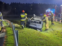 POWIAT NOWOTOMYSKI: Dachowanie busa na 108 km A2