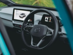 Cena elektrycznej rewolucji? Volkswagen pod ostrzałem za 