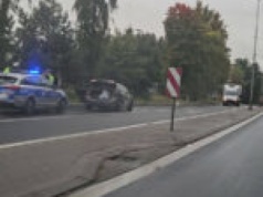 Zderzenie na DK27 pod Zieloną Górą. Ciężarówka wjechała w osobówkę