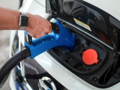 Nissan Leaf może się zapalić. Producent nie umie ich naprawić