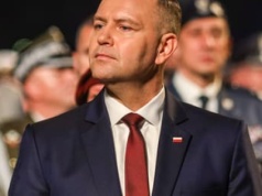 „Karol, ale to ty dzwonisz”. Nawrocki ni stąd ni z owąd pisze do von der Leyen list o migrantach