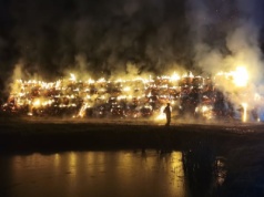Płomienie zniszczyły roczny zapas słomy. Druh OSP stracił wszystko w ogniu! Teraz on potrzebuje ratunku