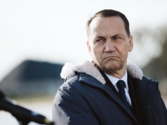 Incydent na spotkaniu z Sikorskim. Kobieta nagle zaczęła krzyczeć. 