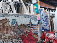 3 tys. euro grzywny za wulgarne pamiątki. Hiszpański kurort idzie na wojnę z kiczem
