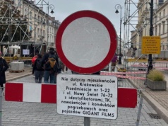 Ruch na Krakowskim Przedmieściu sparaliżowany. Wiemy, ile filmowcy zapłacą za zamknięcie ulic na prawie dwa tygodnie