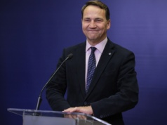 Sikorski dla „NYT”: Aby negocjować z Rosją, trzeba najpierw dokonać pokazu siły