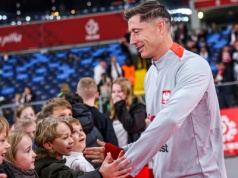 Nie zagrał, ale i tak zwrócił na siebie uwagę! Nowy wygląd Lewandowskiego zaskoczył kibiców