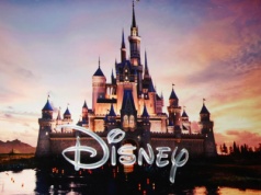 Disney jednak nie skasował tego remake’u swojej animacji. Wielka gwiazda ma uratować projekt