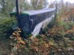 Zderzenie autobusu z ciężarówką. Są ranni