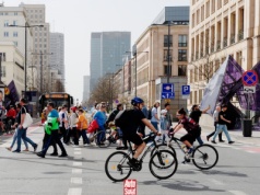 Rowerzyści nadal łamią przepisy. Mandaty się sypią, a problem jest poważniejszy