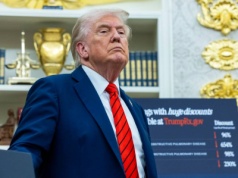 Donald Trump reaguje na ruch Chin, nakłada cło. 