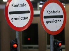 Polska ma być zwolniona z paktu migracyjnego