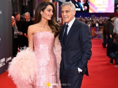 Amal Clooney skradła show na festiwalu filmowym. Patrzyli tylko na nią