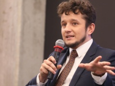 Polak usunięty z prestiżowego programu w USA po donosie z Polski. 