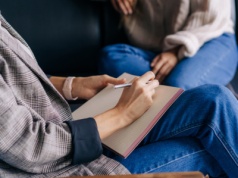 Skąd się biorą urojenia i psychozy w schizofrenii? Ekspert wyjaśnił mechanizm