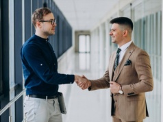 Adwokat w sprawie karnej — strateg, negocjator, obrońca