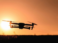 Japonia: laserowe drony w walce z ptasią grypą