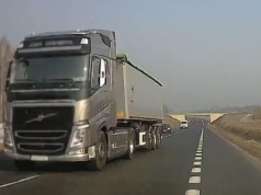 Niebezpieczny manewr ciężarówki na DK51 mrozi krew w żyłach