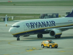 Dym w samolocie Ryanair w Balicach. Ewakuacja pasażerów tuż przed startem